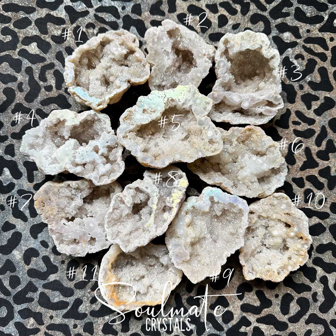 Soulmate Crystals Angel Aura Quartz Raw Natural Crystal Geode Half, Iridescent Cut Crystal Geode for Calming Worry, Soothing Tension, Communication, Spiritual Guidance.