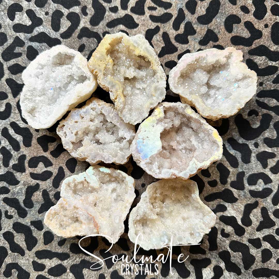 Soulmate Crystals Angel Aura Quartz Raw Natural Crystal Geode Half, Iridescent Cut Crystal Geode for Calming Worry, Soothing Tension, Communication, Spiritual Guidance.