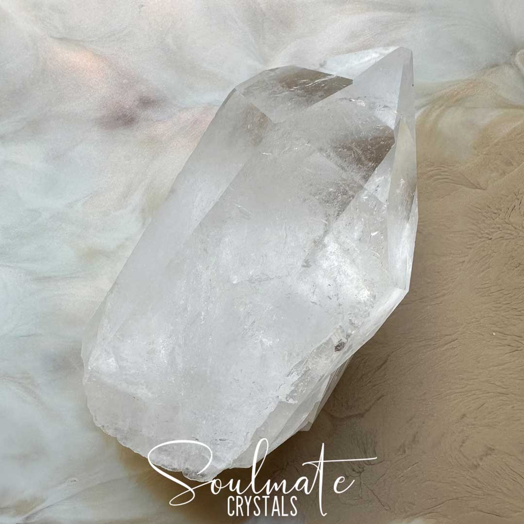 Soulmate Crystals Clear Quartz Raw Crystal Point Isis Goddess, Natural Point Clear Crystal for Manifestation, Amplification and Universal Healing, Divine Feminine, Compassion, Transformation, Mother Earth, Emotional Wellbeing, Goddess Crystal, Isis Face.