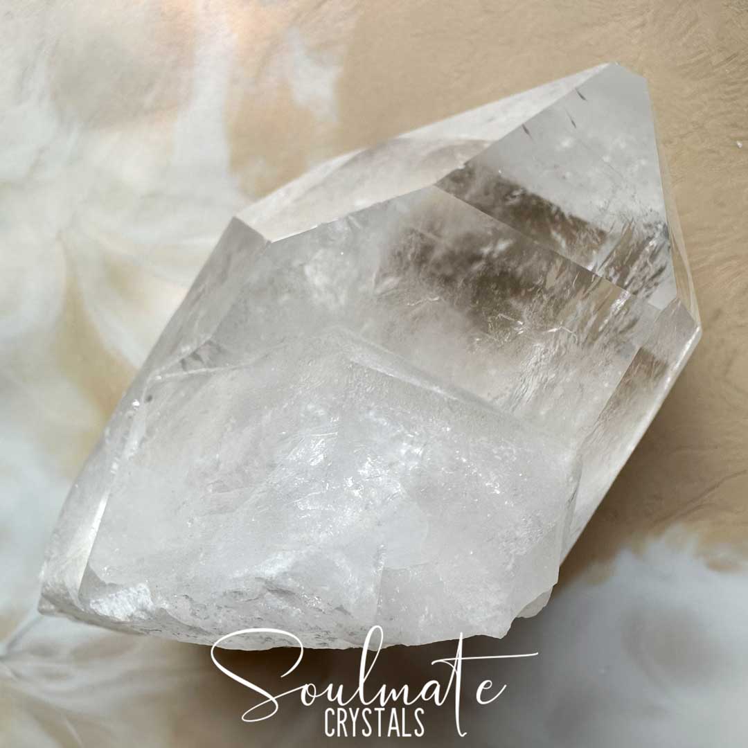 Soulmate Crystals Clear Quartz Raw Crystal Point Isis Goddess, Natural Point Clear Crystal for Manifestation, Amplification and Universal Healing, Divine Feminine, Compassion, Transformation, Mother Earth, Emotional Wellbeing, Goddess Crystal, Isis Face.