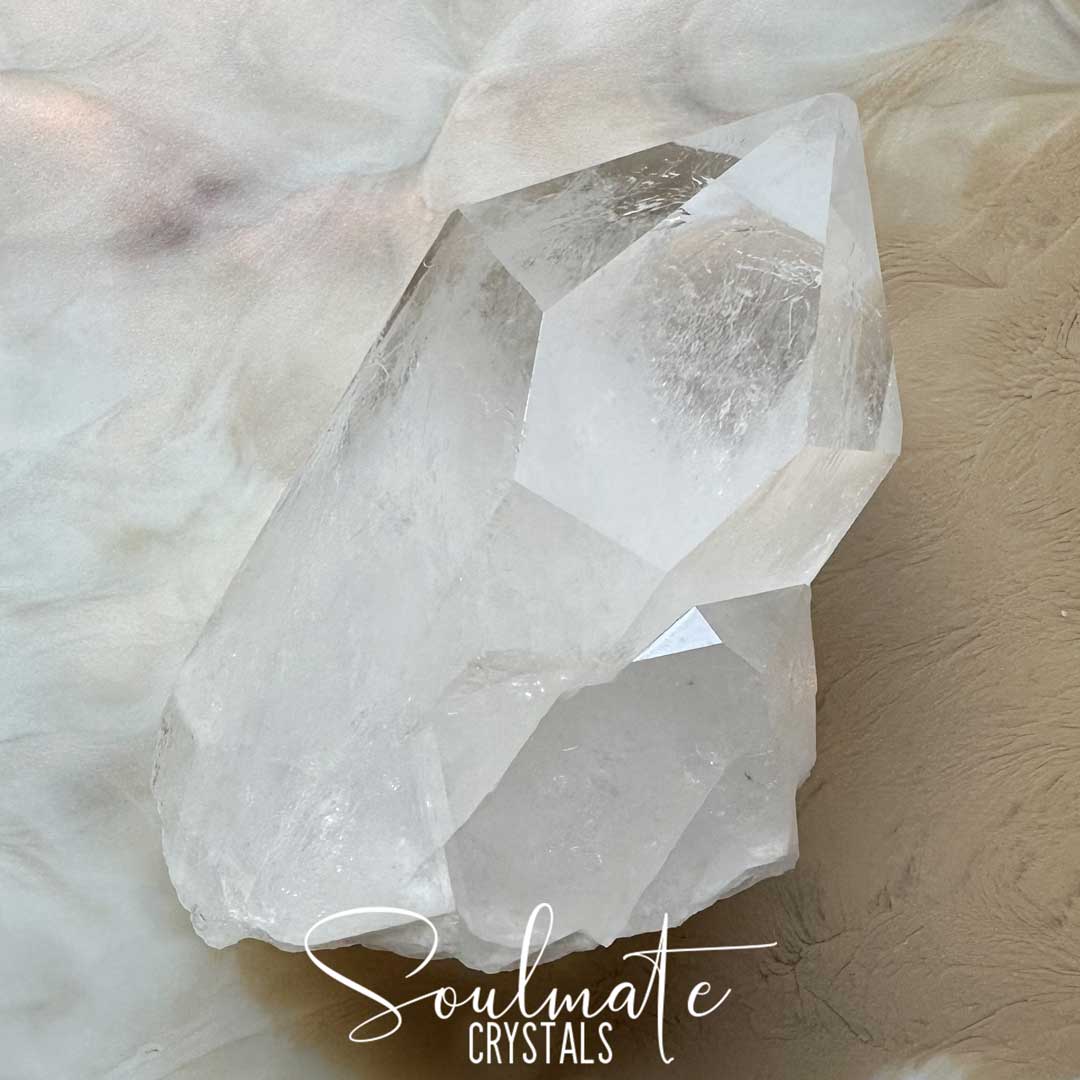 Soulmate Crystals Clear Quartz Raw Crystal Point Isis Goddess, Natural Point Clear Crystal for Manifestation, Amplification and Universal Healing, Divine Feminine, Compassion, Transformation, Mother Earth, Emotional Wellbeing, Goddess Crystal, Isis Face.