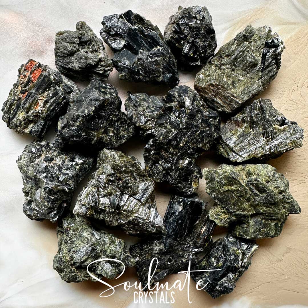 Soulmate Crystals Epidote Raw Natural Stone, Olive Green Bladed Crystal for Manifestation, Optimism, Self-Love, Hope, Personal Transformation, Visualising Goals, Heart Chakra Balancing, Source Australian Harts Ranges Epidote Mineral.