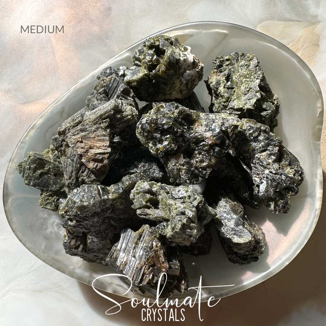 Soulmate Crystals Epidote Raw Natural Stone, Olive Green Bladed Crystal for Manifestation, Optimism, Self-Love, Hope, Personal Transformation, Visualising Goals, Heart Chakra Balancing, Source Australian Harts Ranges Epidote Mineral.