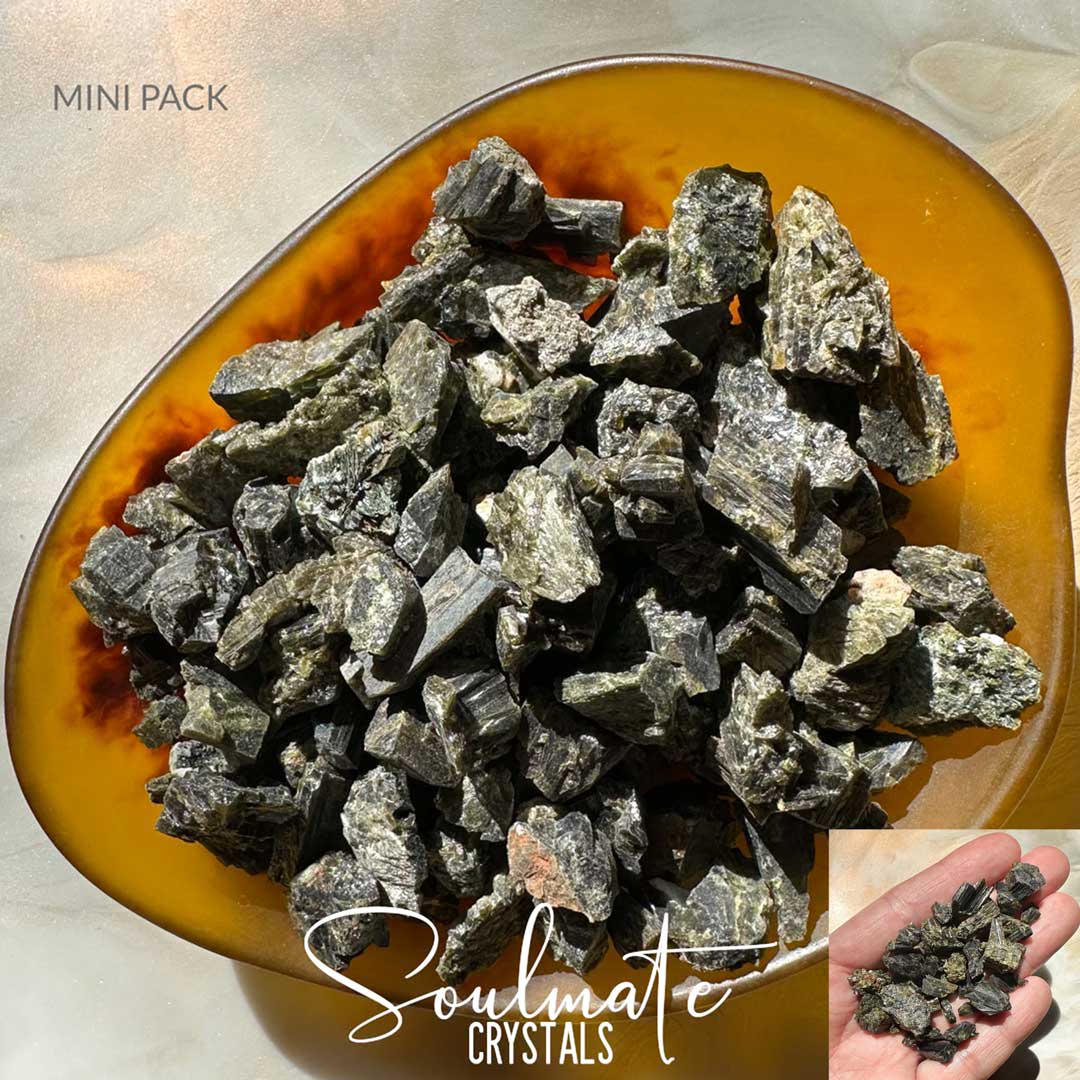 Soulmate Crystals Epidote Raw Natural Stone, Olive Green Bladed Crystal for Manifestation, Optimism, Self-Love, Hope, Personal Transformation, Visualising Goals, Heart Chakra Balancing, Source Australian Harts Ranges Epidote Mineral.
