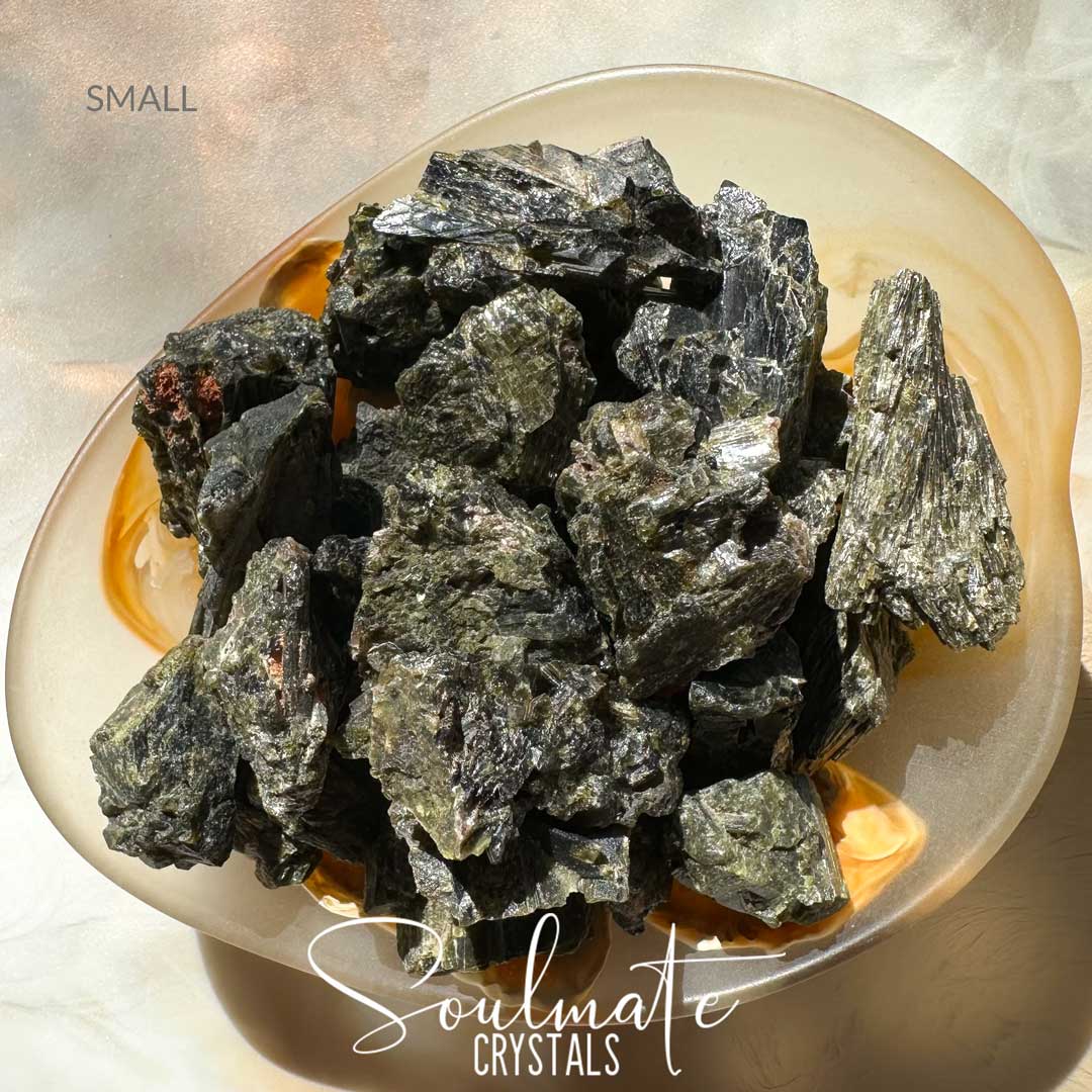 Soulmate Crystals Epidote Raw Natural Stone, Olive Green Bladed Crystal for Manifestation, Optimism, Self-Love, Hope, Personal Transformation, Visualising Goals, Heart Chakra Balancing, Source Australian Harts Ranges Epidote Mineral.