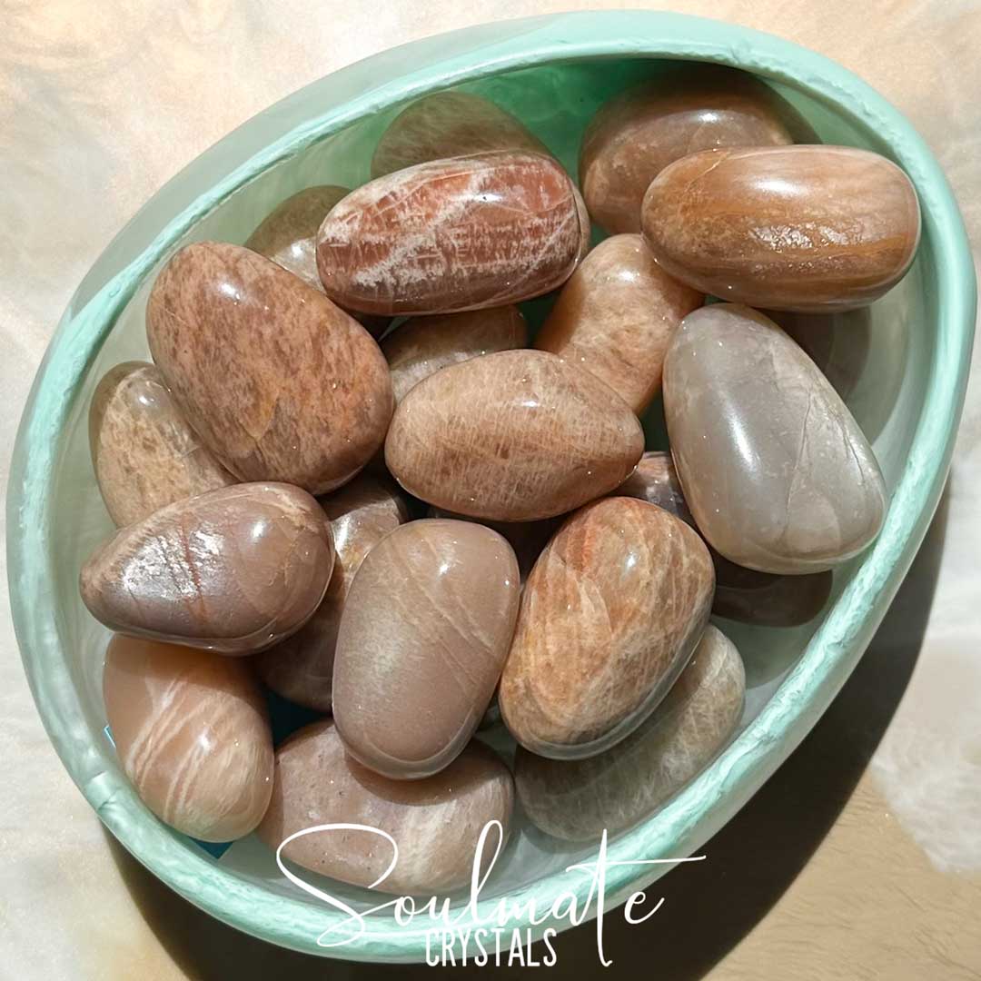 Soulmate Crystals Peach Moonstone Tumbled Stone, Polished Light Peach Cream Crystal for Emotional Wellbeing, Moon Energy, Activates Intuition, Enhances Metaphysical Abilities, Balances Masculine Feminine Energies.