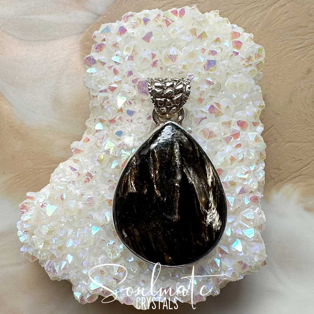 Soulmate Crystals Seraphinite Golden Polished Crystal Pendant Teardrop Sterling Silver Grade A Plus, Bronze Gold Crystal for Grounding, Cleansing, High Vibration Stone, Spiritual Enlightenment, Divine Feminine, Soul Alignment, Pendant Jewellery, Jewelry, Wearable Crystal Jewellery.