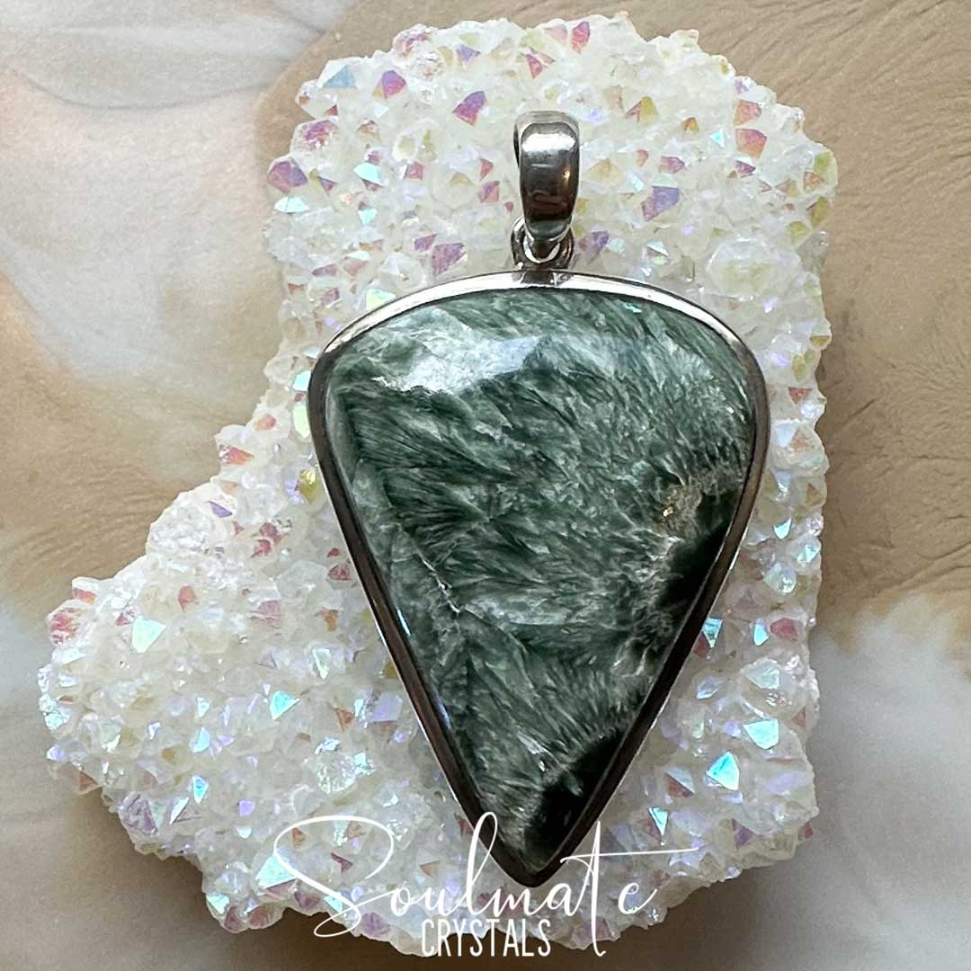 Soulmate Crystals Seraphinite Polished Crystal Pendant Reverse Teardrop Sterling Silver Grade A Plus, Green Crystal for Grounding, Cleansing, High Vibration Stone, Spiritual Enlightenment, Divine Feminine, Soul Alignment, Pendant Jewellery, Jewelry, Wearable Crystal Jewellery.