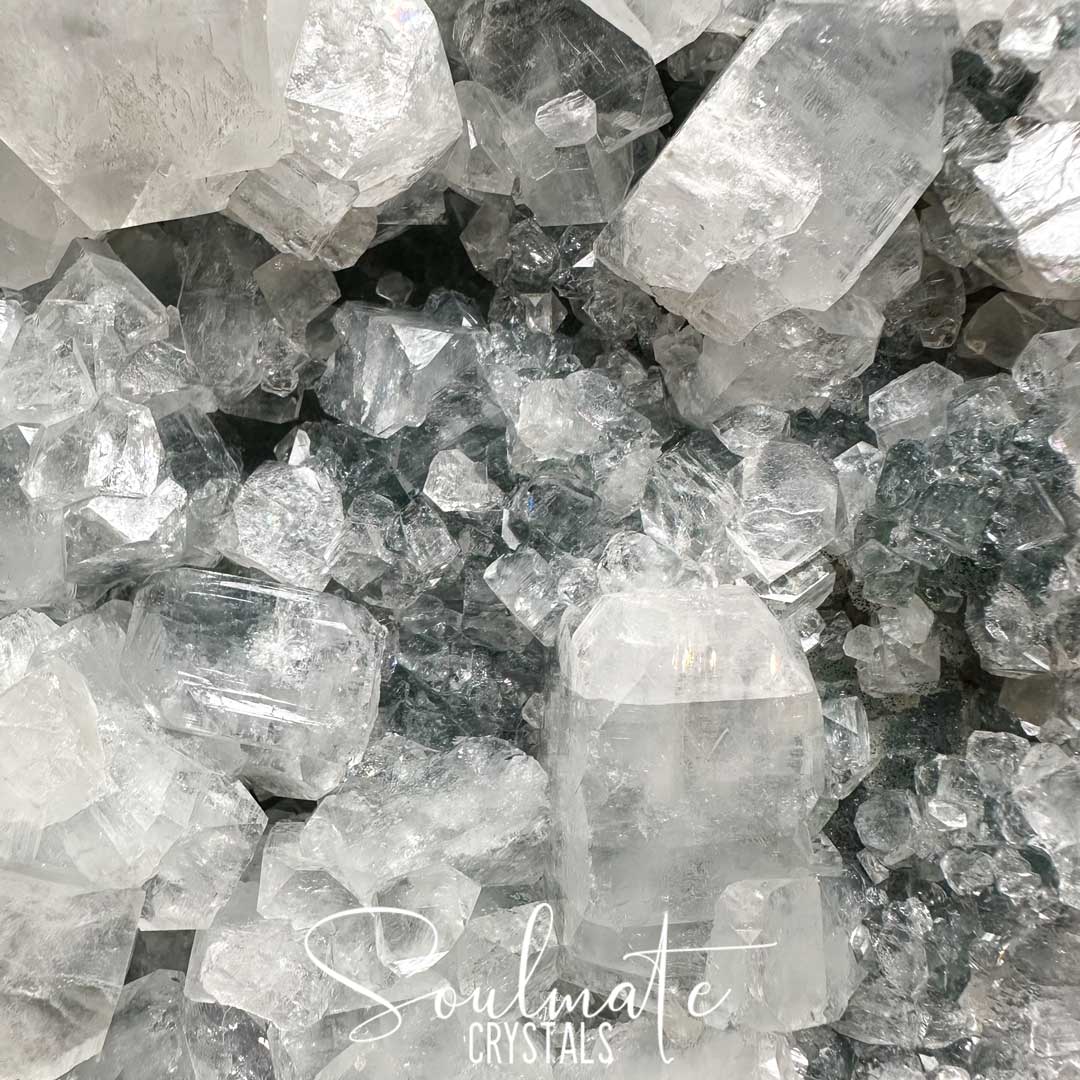 Soulmate Crystals Zeolite Apophyllite Chalcedony Black Raw Mineral Specimen First Quality, Clear Crystals on Druzy Black Rock for Cleansing, Serenity, Light, Harmonising, Energetic Transformation, Nurturing, Intuition, Negative Thought Pattern Removal, Wisdom, Alignment.