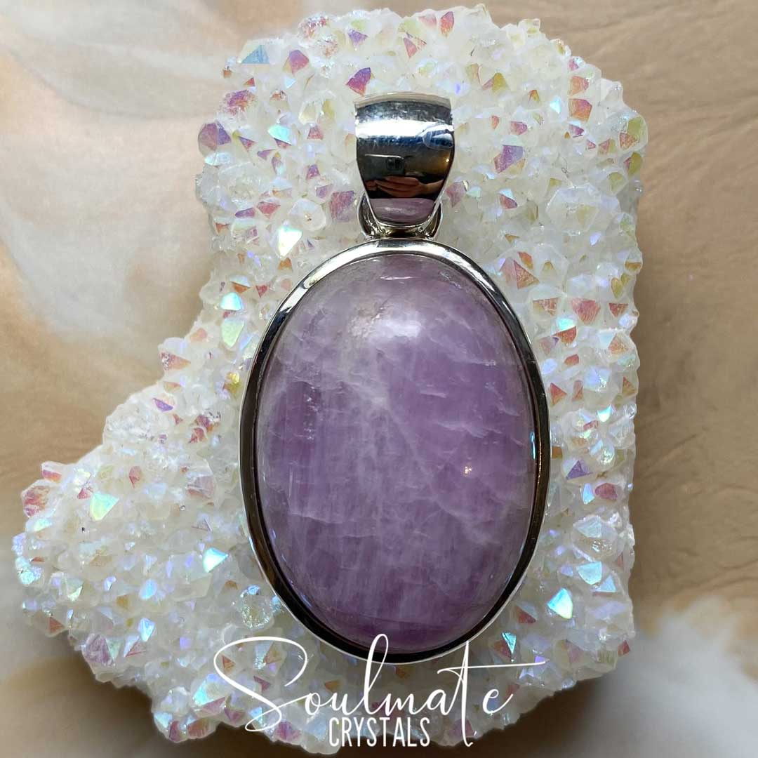 Soulmate Crystals Kunzite Polished Crystal Pendant Oval Sterling Silver, Pink Lilac Crystal for Heart-Mind Connection, Relationships, Romance, Love, Spiritual Awareness, Pendant, Jewellery, Jewelry, Wearable Crystal Jewellery.